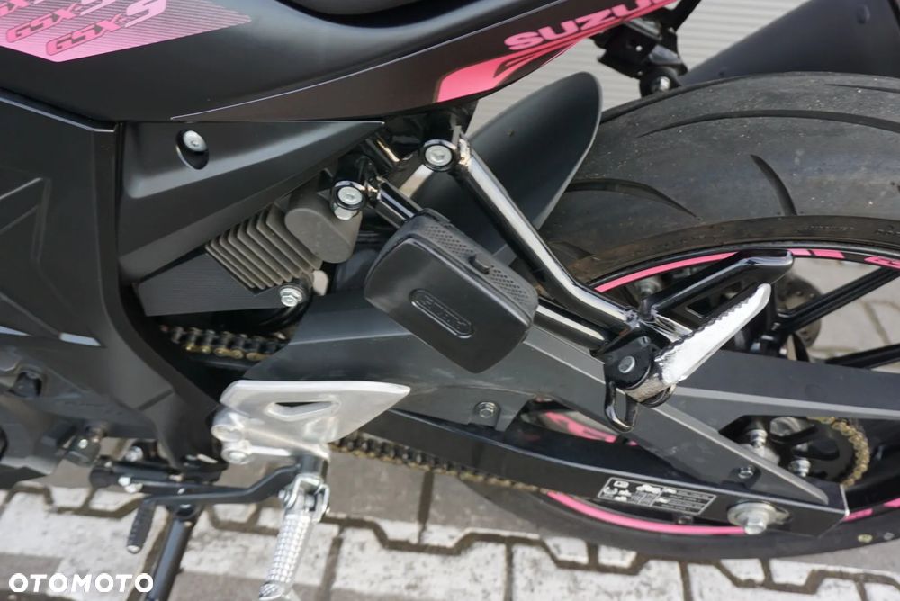 Suzuki GSX - 19