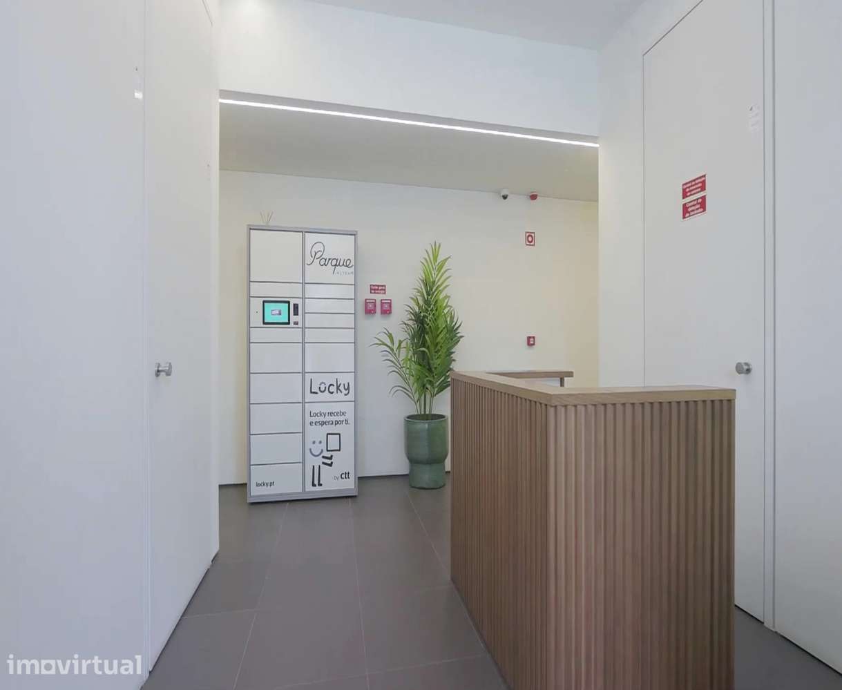 Apartamento T2 com garagem e varanda no Lumiar - Grande imagem: 2/23