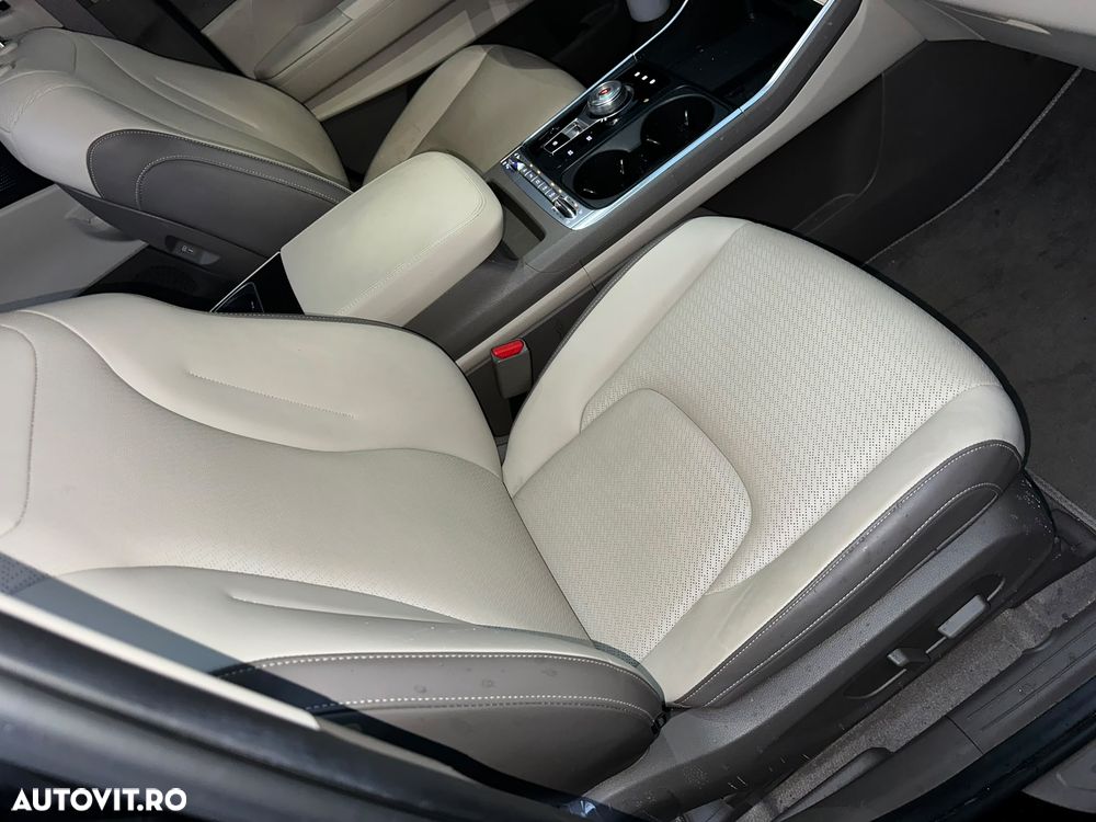 Kia Carnival - 18