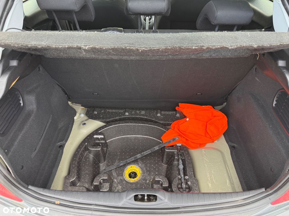 Peugeot 208 - 10