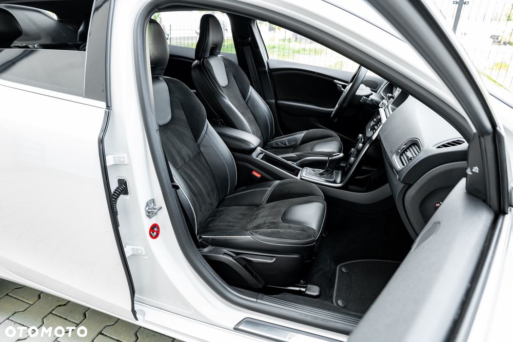 Volvo V40 D2 Geartronic RDesign - 25
