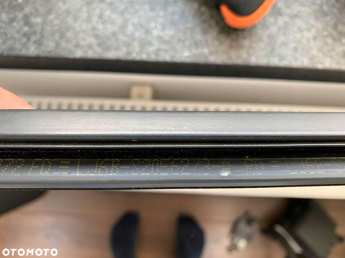 FORD ESCAPE MK4 IV KUGA LISTWA ZGARNIAJĄCA SZYBY TYLNA LEWA PARAPET CZARNA - 4
