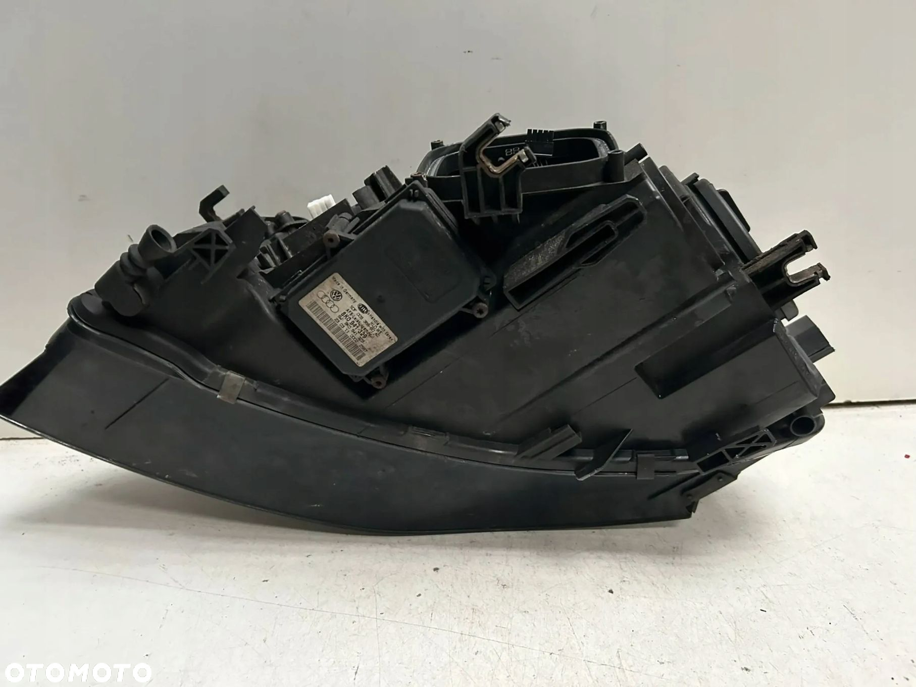 Reflektor Xenon prawy Audi A4 B8 8K - 2