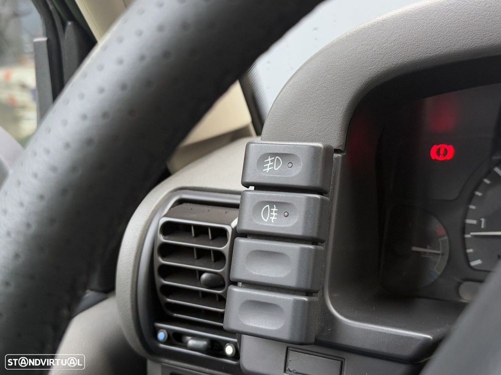 Land Rover Discovery - 32