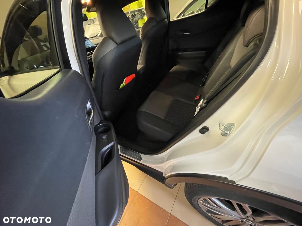 Toyota C-HR - 16