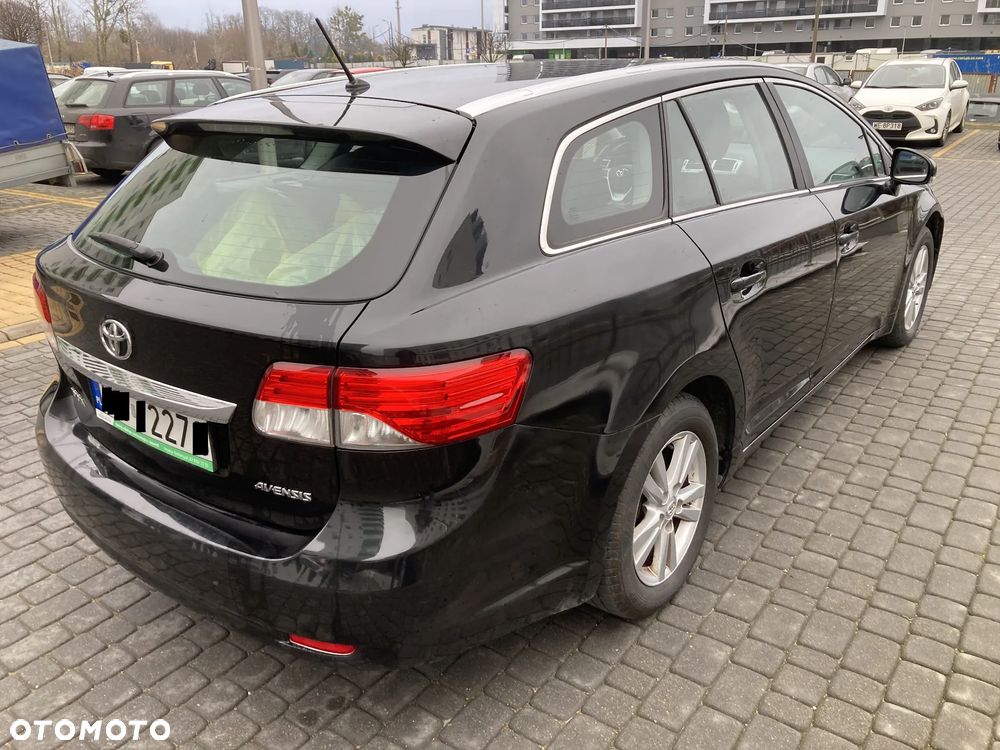 Toyota Avensis 2.0 D-4D Sol - 2