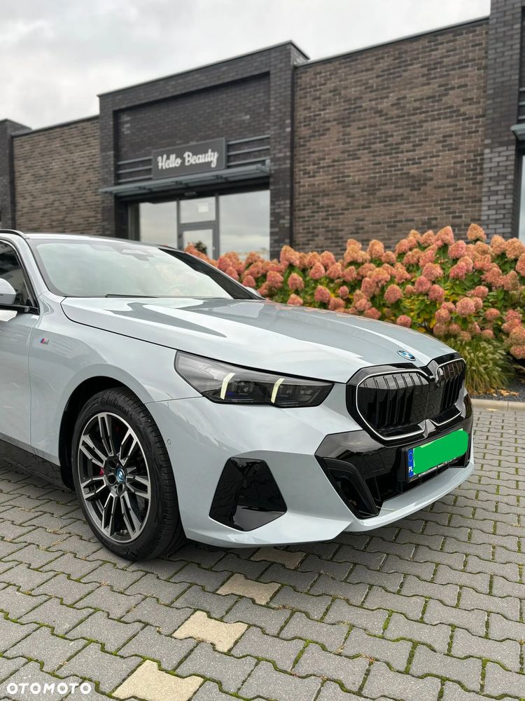 BMW i5 - 4
