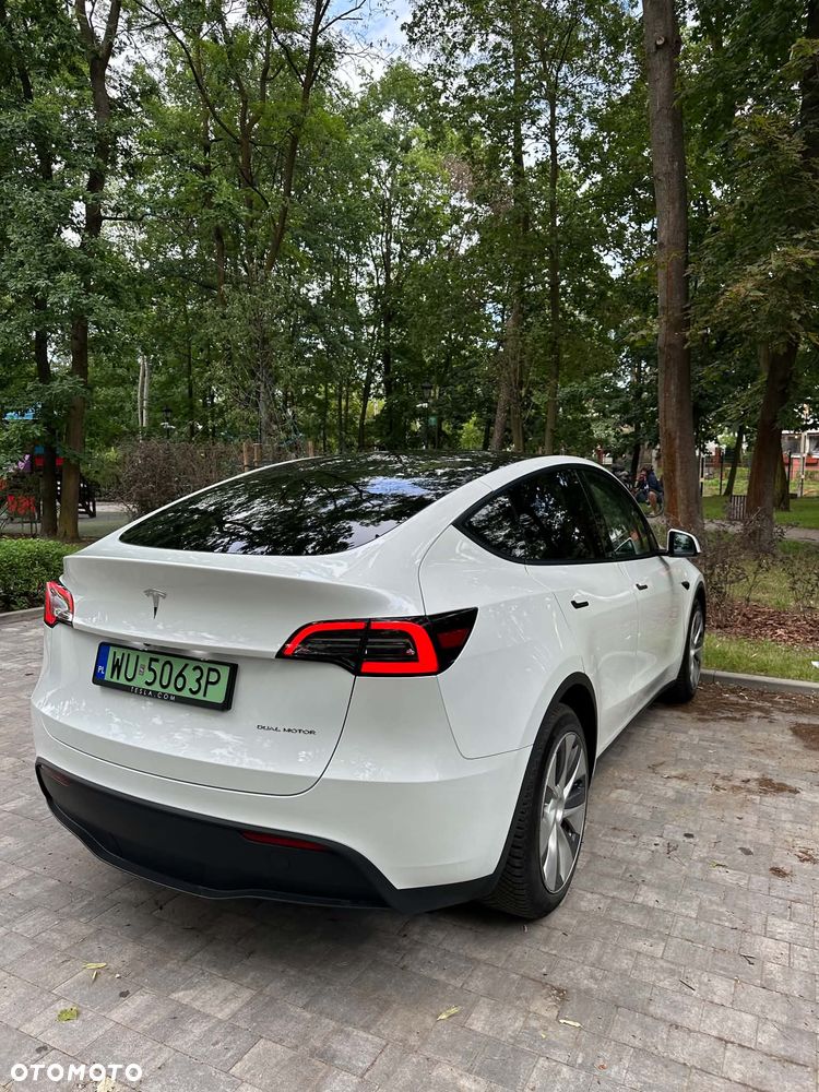 Tesla Model Y - 4