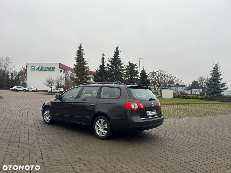 Volkswagen Passat - 14