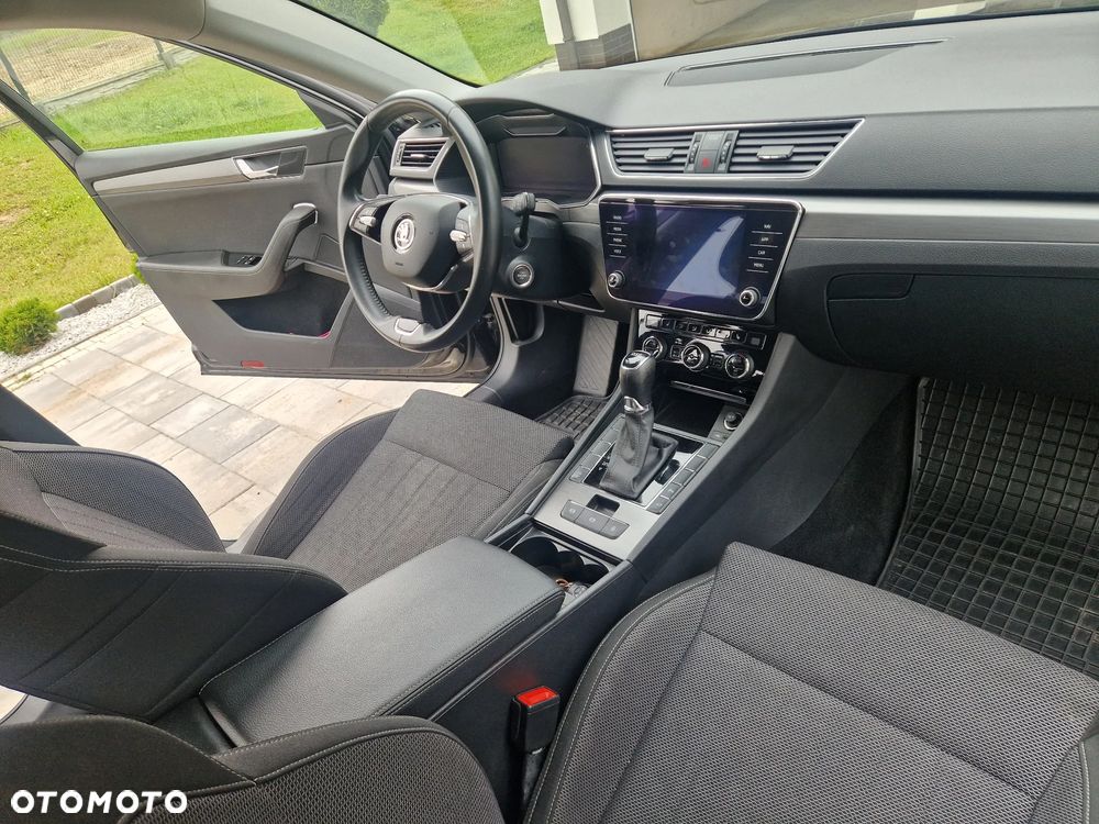 Skoda Superb 2.0 TDI SCR Style DSG - 29
