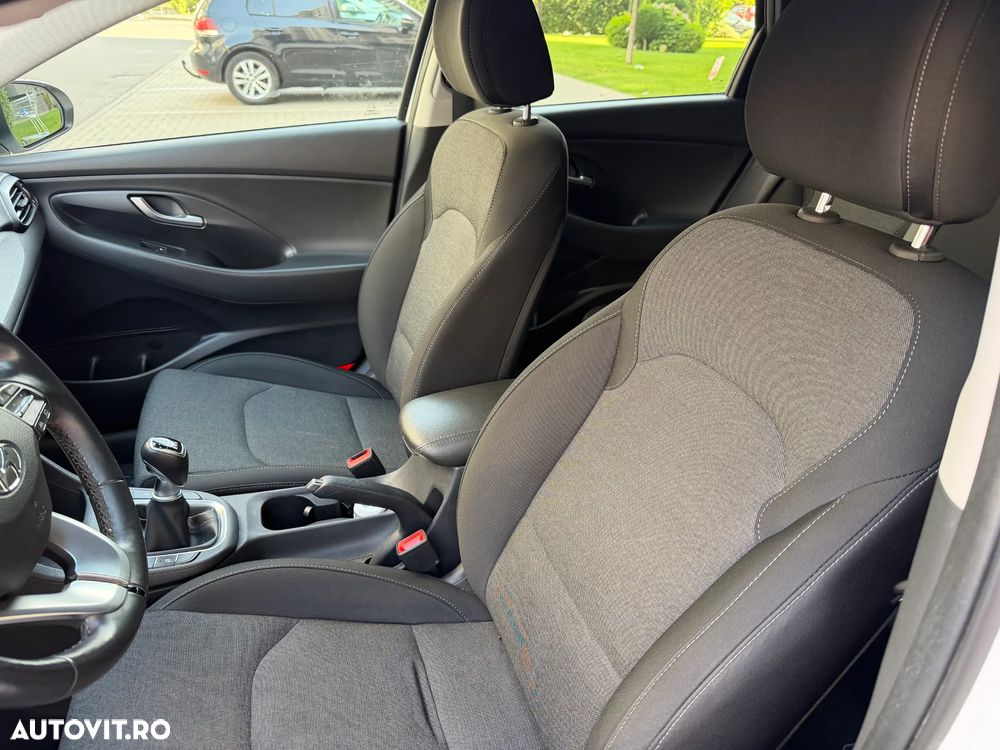 Hyundai i30 1.5 110CP 5DR M/T Highway - 11