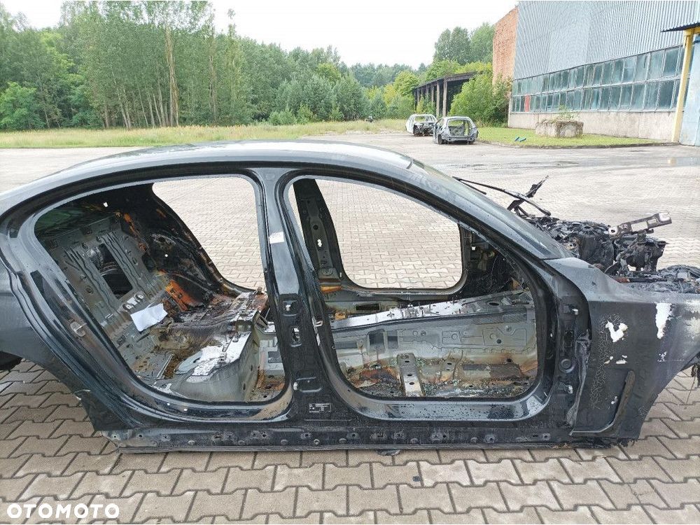 BMW 7 G11 PRÓG PRAWY SŁUPEK A B 475 - 1