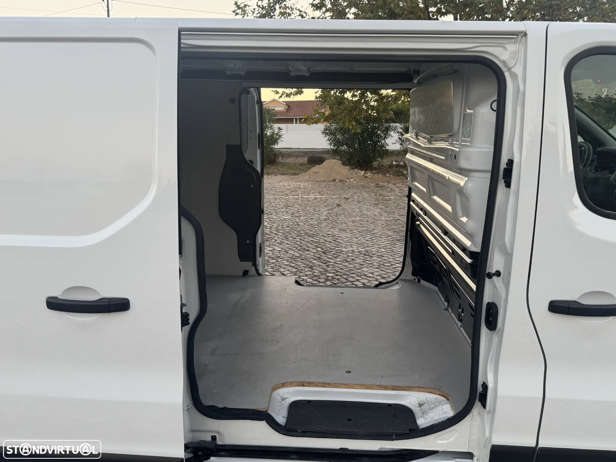 Renault Trafic L2h1 1.6 dci grand confort - 19