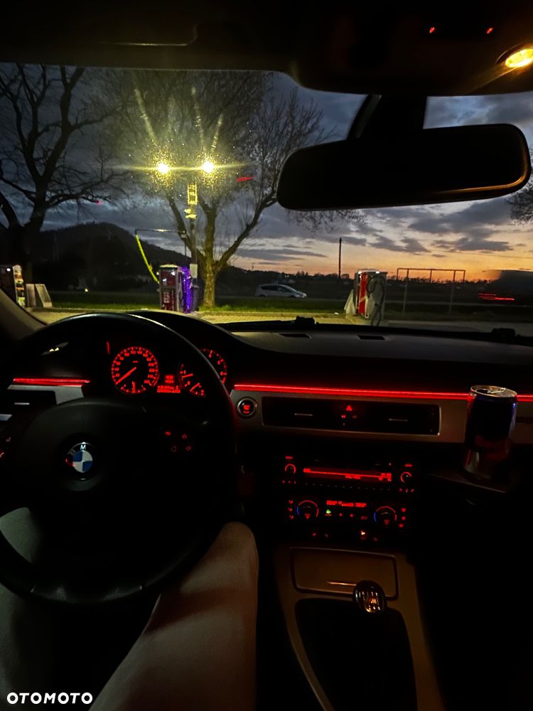 BMW Seria 3 318i - 21