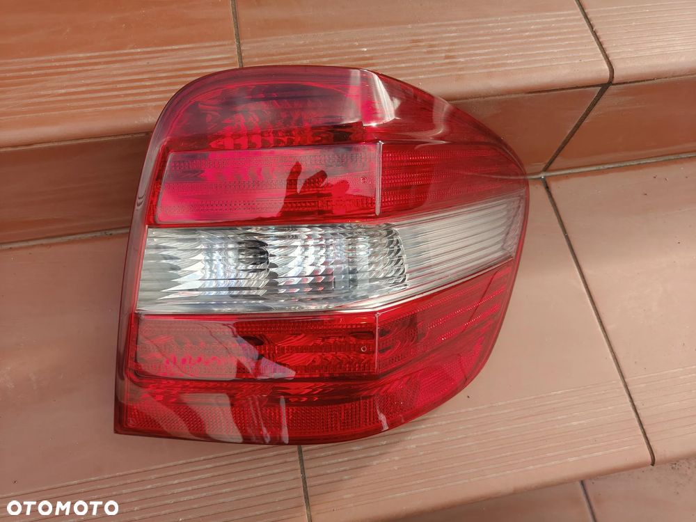 MERCEDES ML W164 Lampa Tylna Jasna Lewa Prawa Tył 05-08 - 16