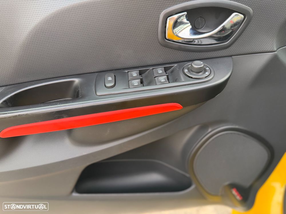 Renault Clio 1.6 T RS EDC - 15