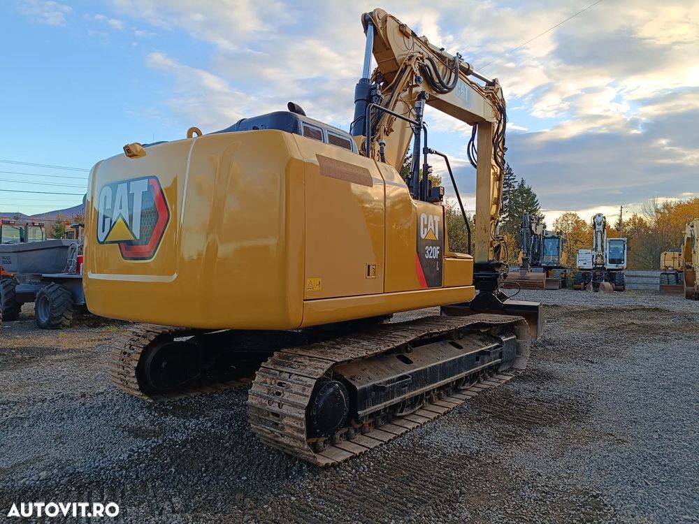 Caterpillar 320FL - 8