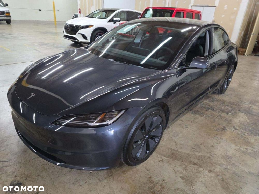Tesla Model 3 - 3