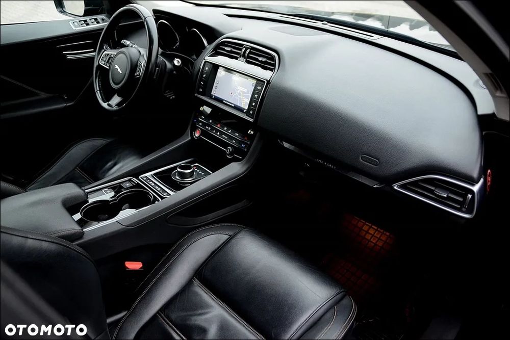 Jaguar F-Pace 2.0 i4D AWD Prestige - 25