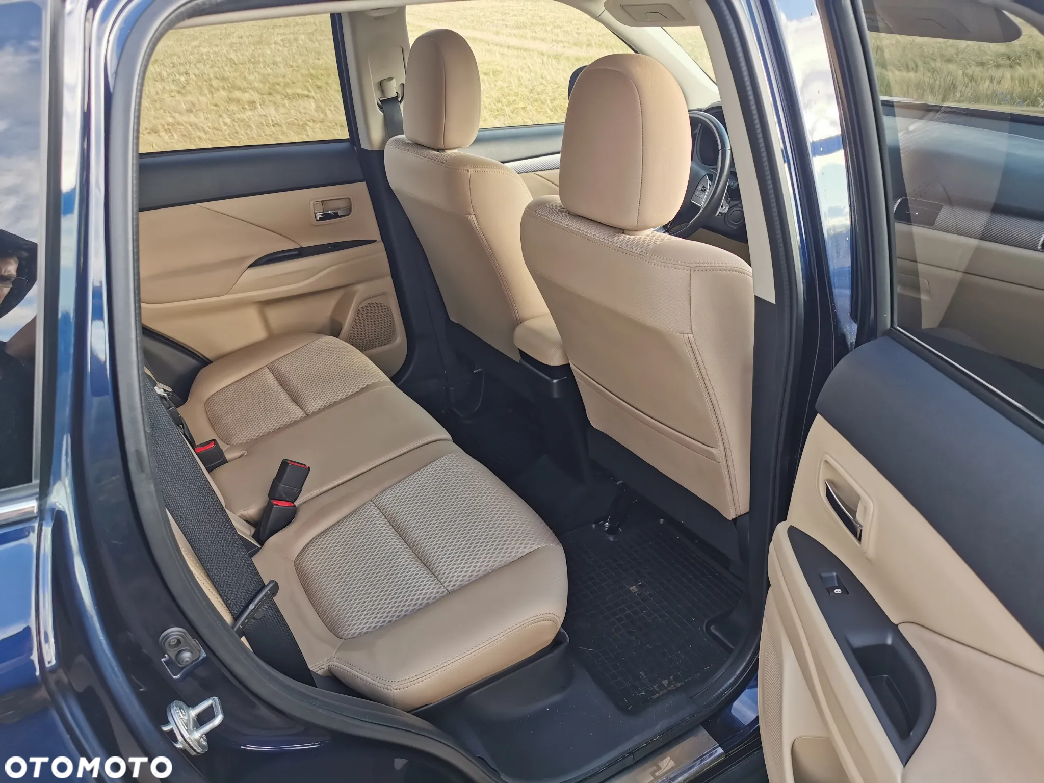 Mitsubishi Outlander 2.0 Instyle + 4WD CVT - 10