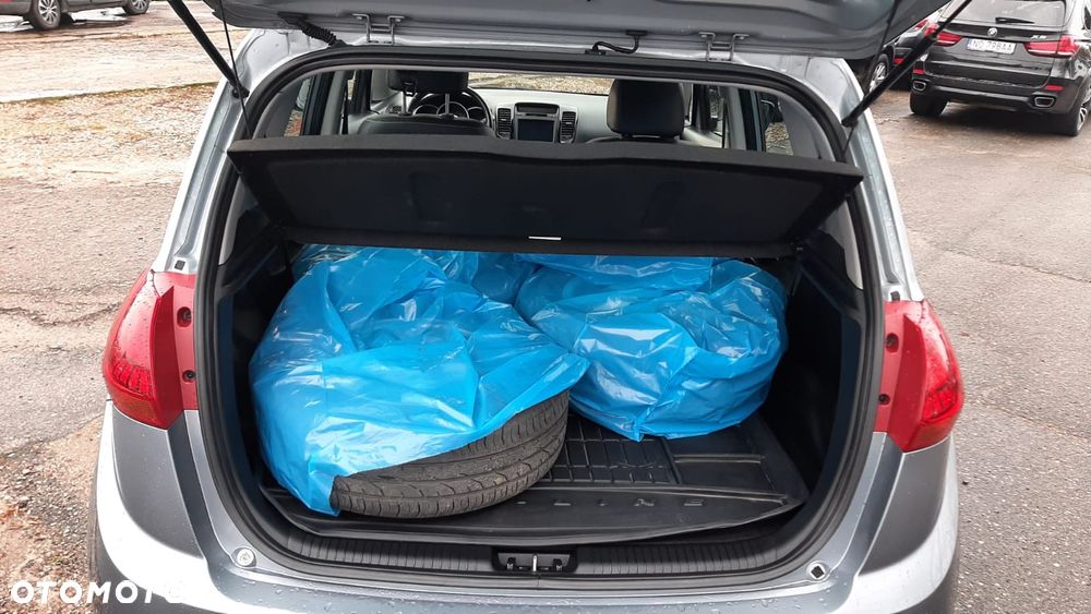 Kia Venga 1.6 Business Line - 10