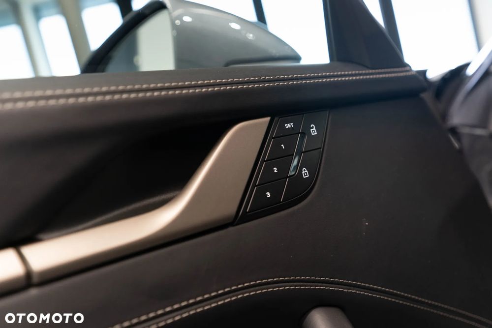 Porsche 911 Turbo S - 27