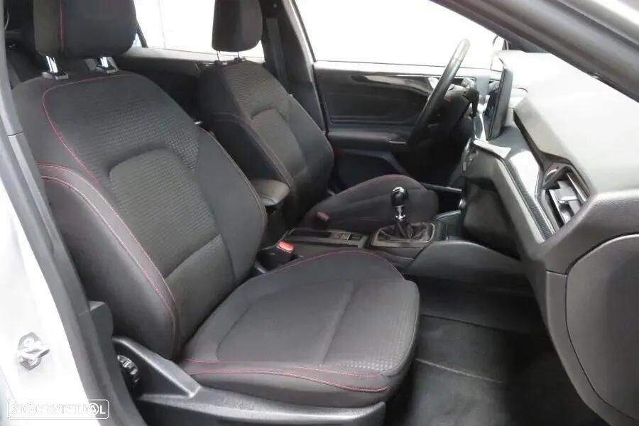 Ford Focus 1.0 EcoBoost MHEV ST-Line - 3