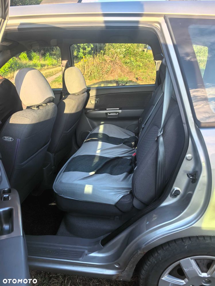 Kia Carens - 4