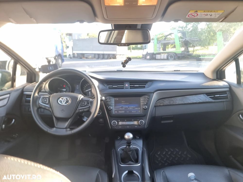 Toyota Avensis Touring Sports 2.0 D-4D Executive - 6