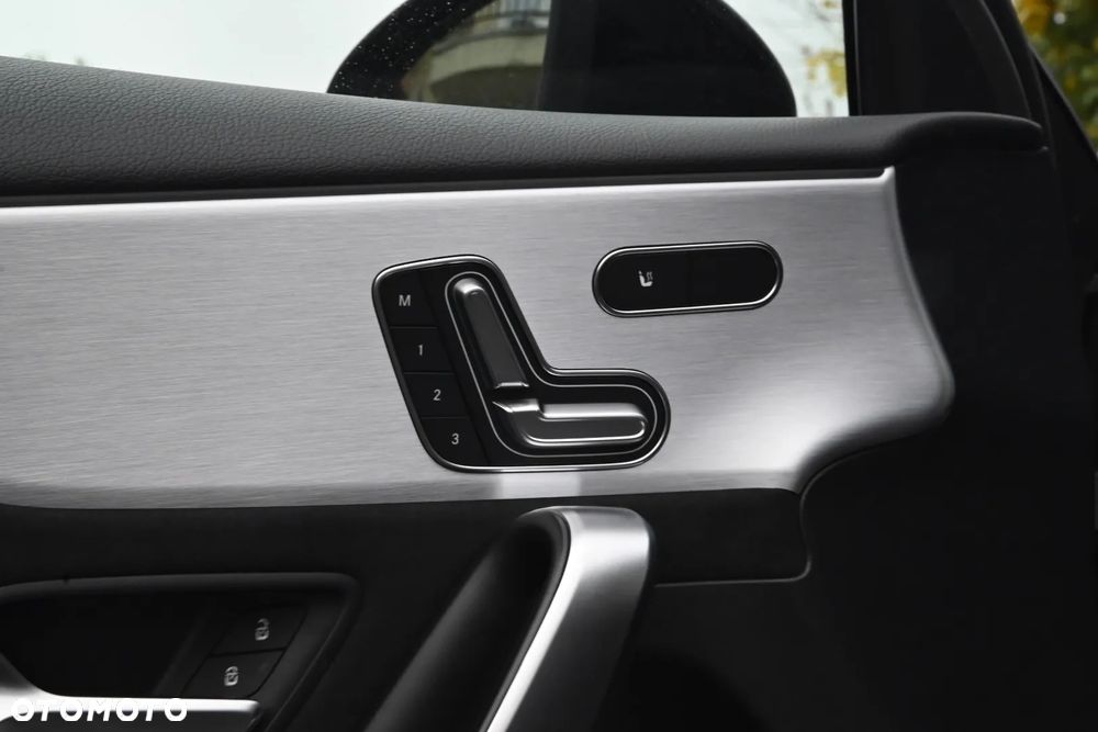 Mercedes-Benz Klasa A 35 AMG 4-Matic 7G-DCT - 23