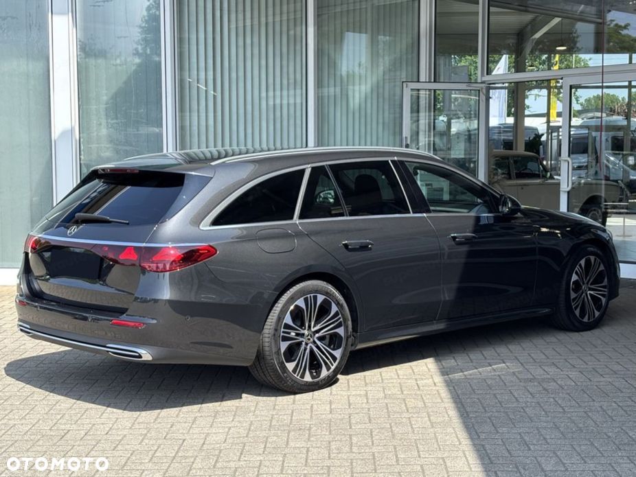 Mercedes-Benz Klasa E 220 d mHEV 4-Matic Avantgarde 9G-Tronic - 4