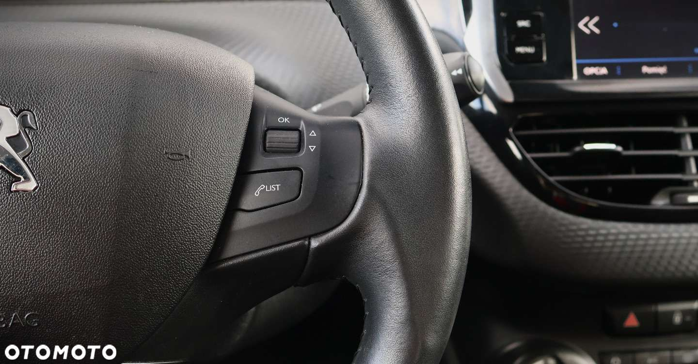 Peugeot 208 - 23