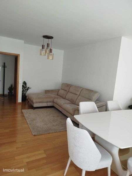 Apartamento T2 em Pedroso – Excelente Exposição Solar e Acessos - Grande imagem: 3/9