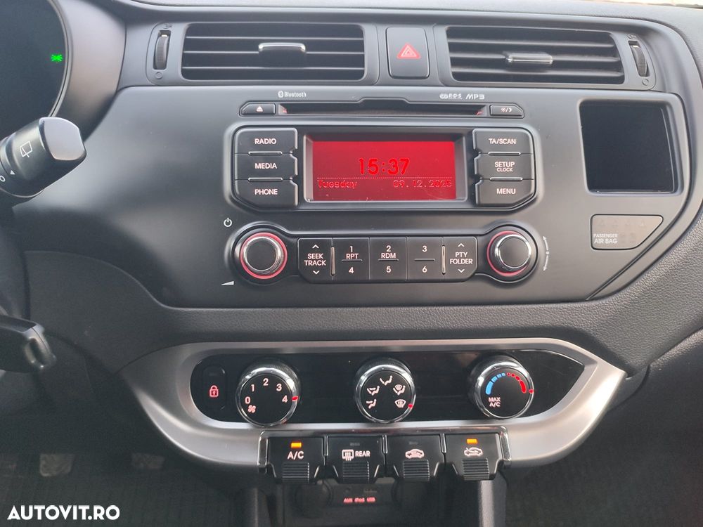 Kia Rio - 12