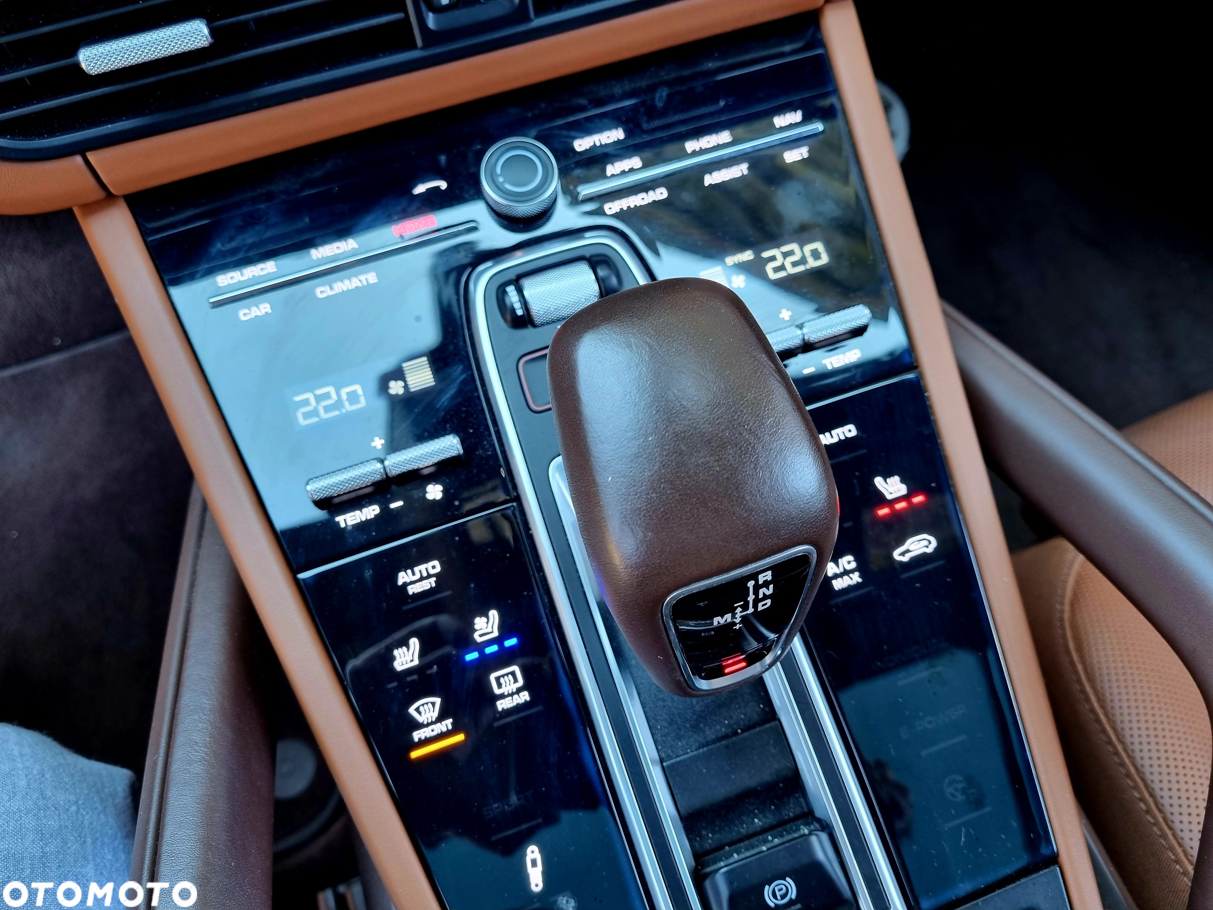 Porsche Cayenne - 25