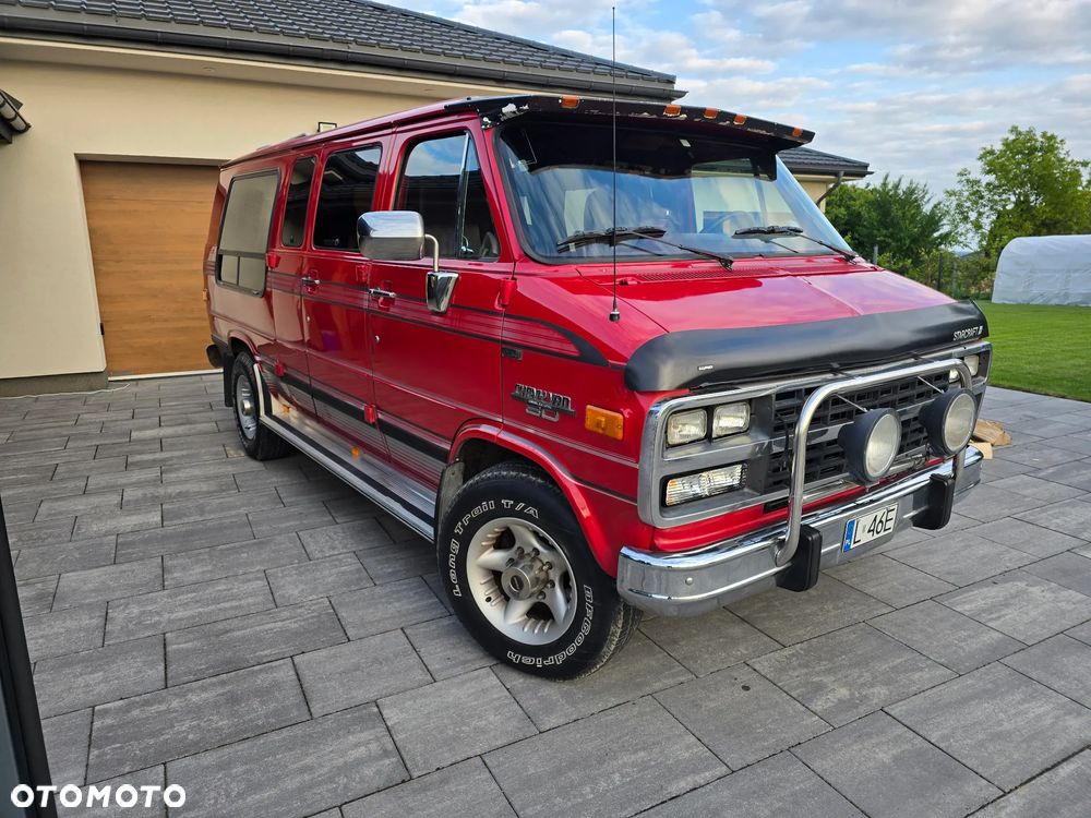 Chevrolet Chevy Van - 3