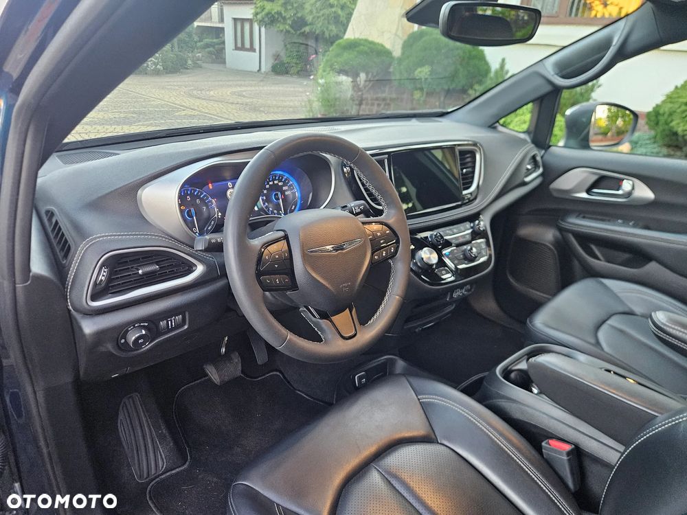 Chrysler Pacifica - 15