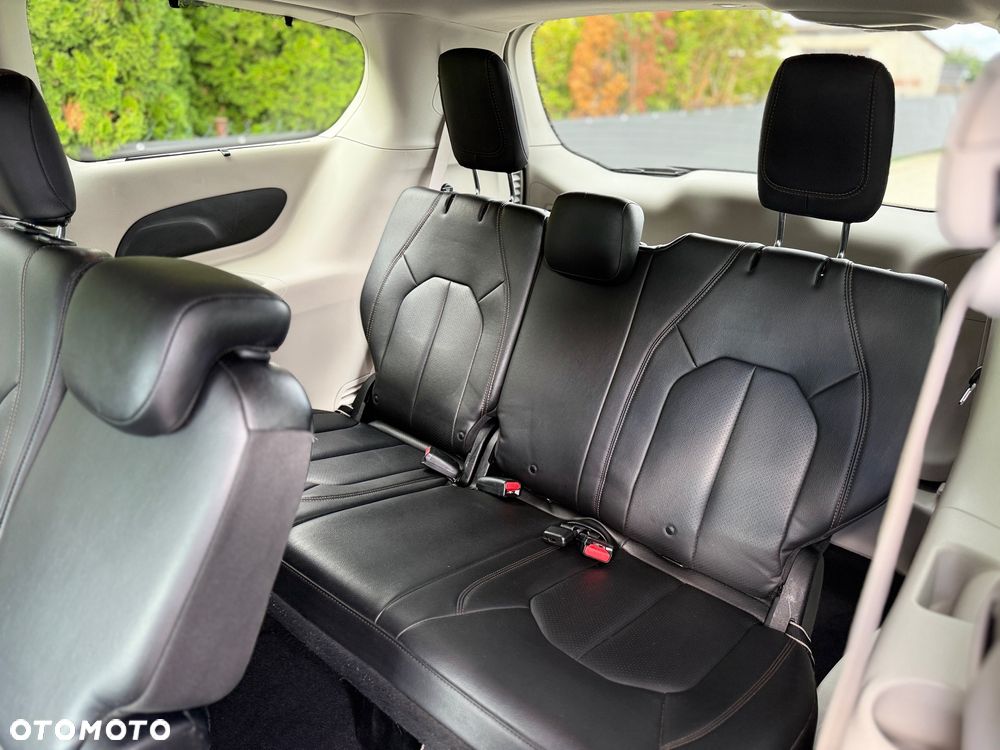 Chrysler Pacifica - 19