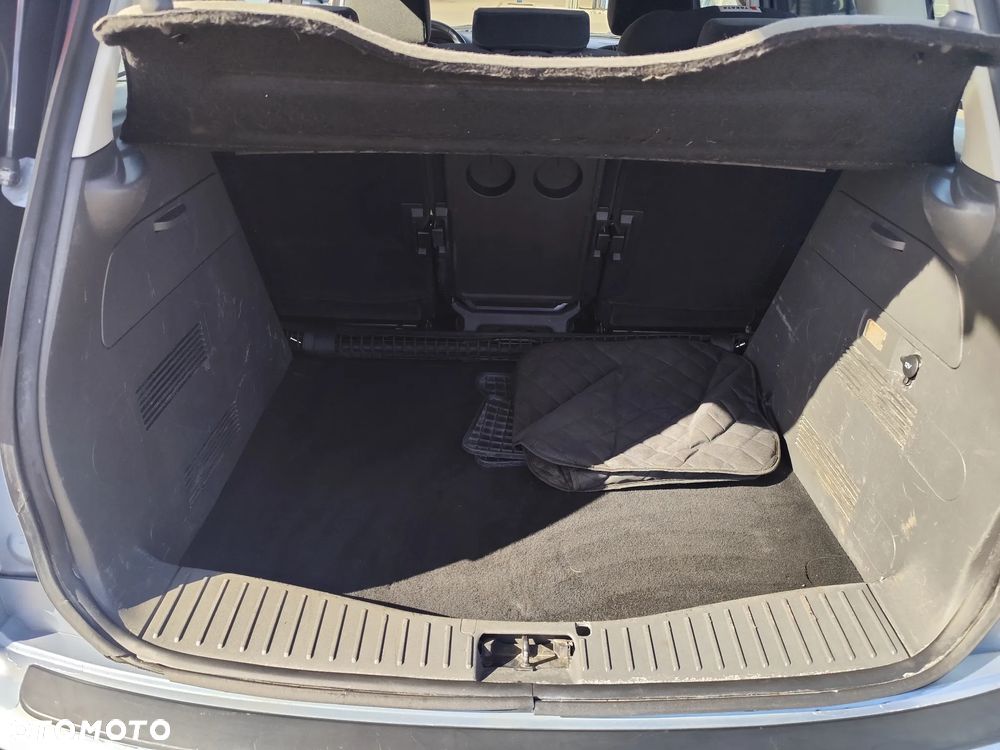 Ford Focus C-Max 2.0 Ghia - 29