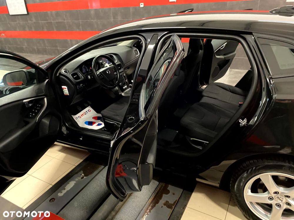 Volvo V40 D2 Drive-E R-Design Momentum - 18