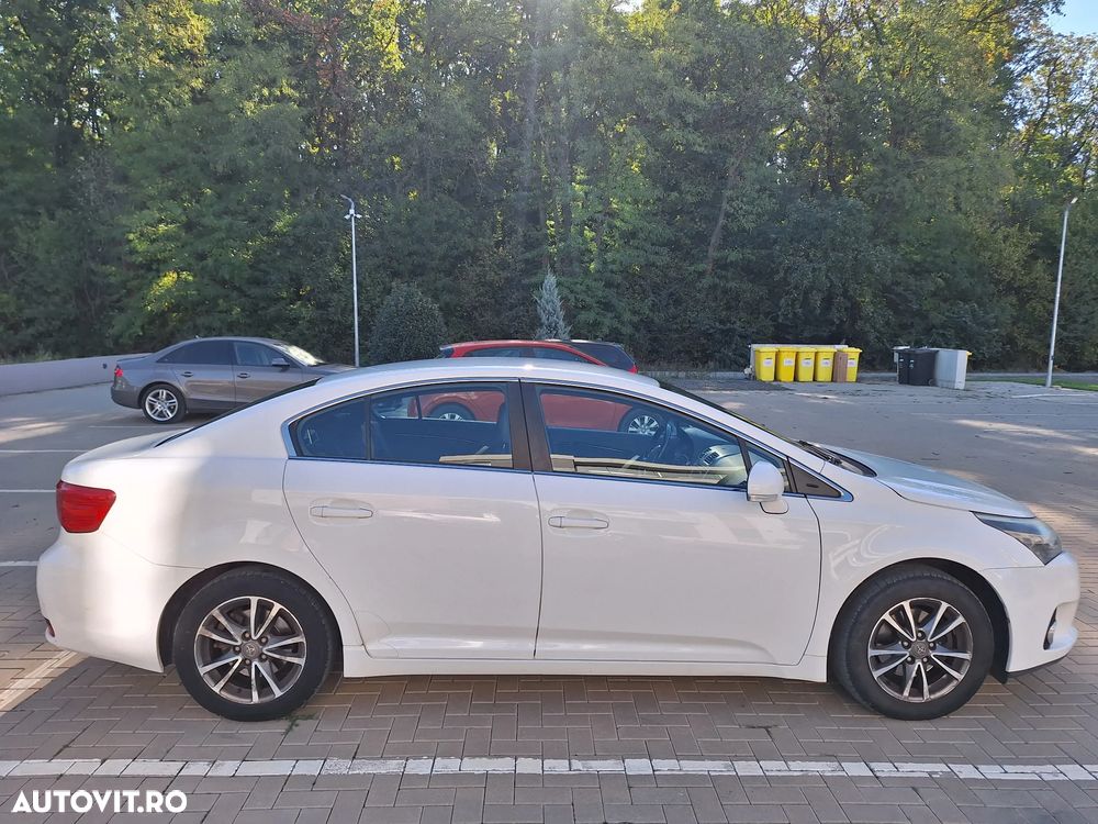 Toyota Avensis 2.0 D-4D Executive - 3