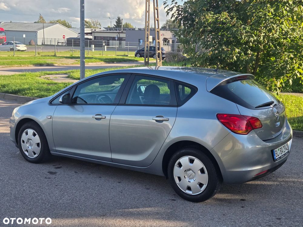 Opel Astra 1.6 - 9