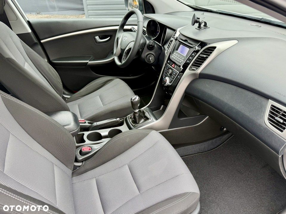 Hyundai i30 blue Kombi 1.6 GDi Passion - 28