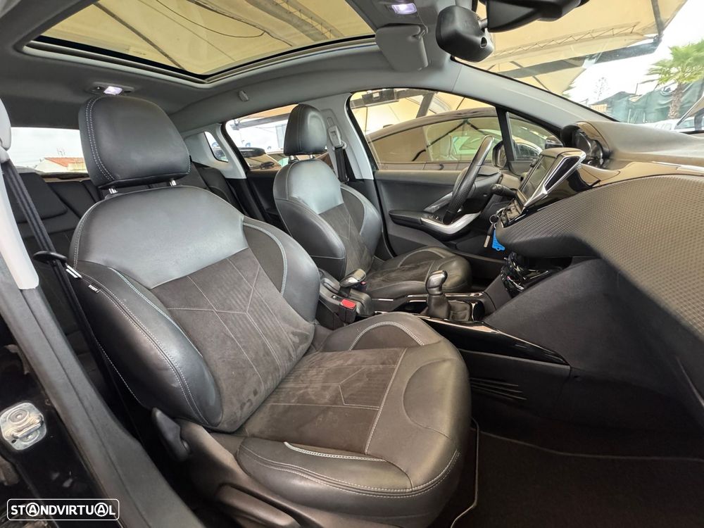 Peugeot 2008 1.2 PureTech Allure - 28