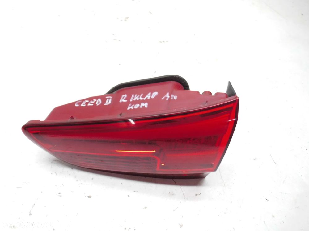 LAMPA W KLAPĘ 92404-A23 KIA CEED II KOMBI PRAWA TYLNA LED ORYGINAŁ - 4