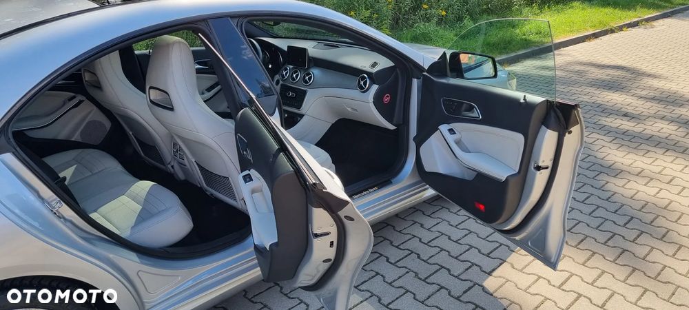 Mercedes-Benz CLA 200 7G-DCT Urban - 22