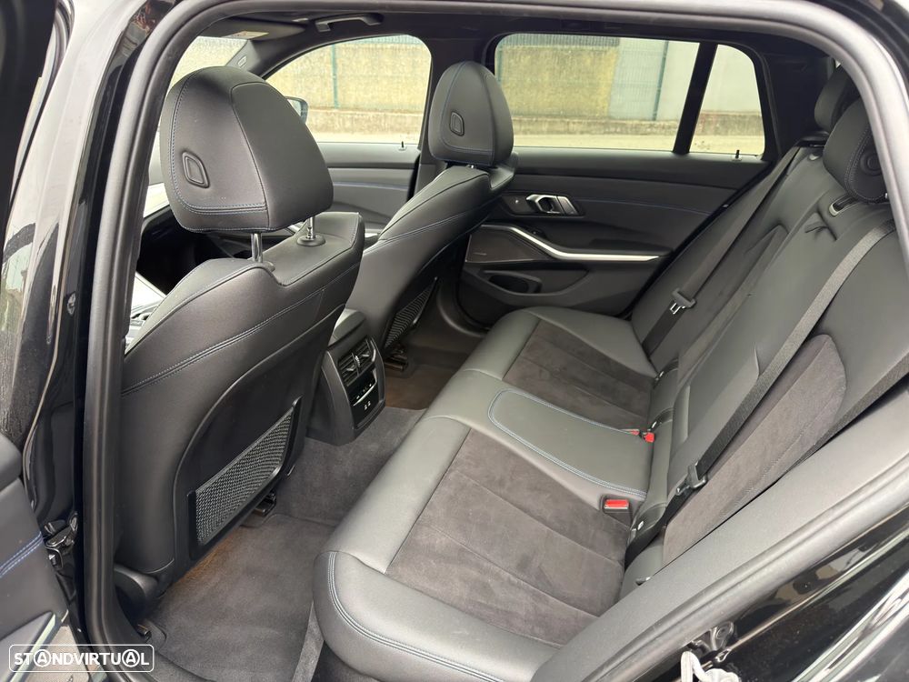 BMW 330 e Pack 50 anos M Auto - 30