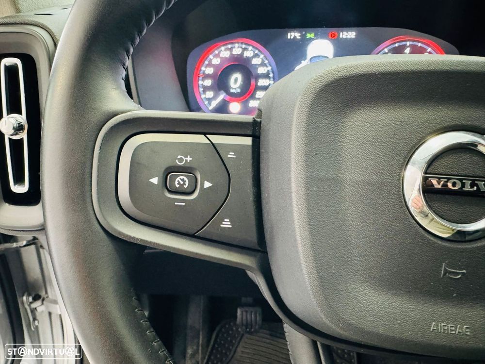 Volvo XC 40 1.5 T3 Momentum Plus - 17