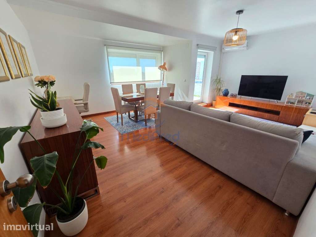 Apartamento T2 com Varanda, Parqueamento e Arrecadação | Alta de Li... - Grande imagem: 4/30