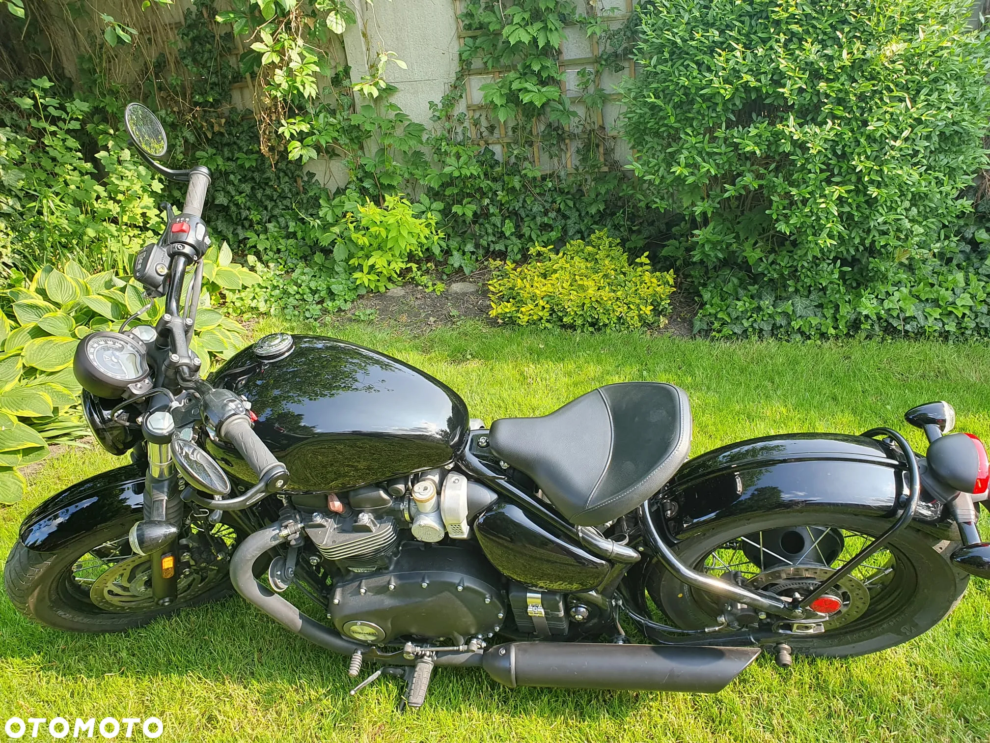 Triumph Bonneville Bobber - 8